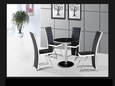 Round Glass Dining Table And 4 Black And White Chairs Homegenies