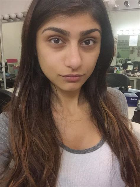 adult film star mia khalifa looks pretty much the same without makeup complex