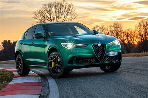 alfa romeo stelvio    biturbo  awd  conduciendocom