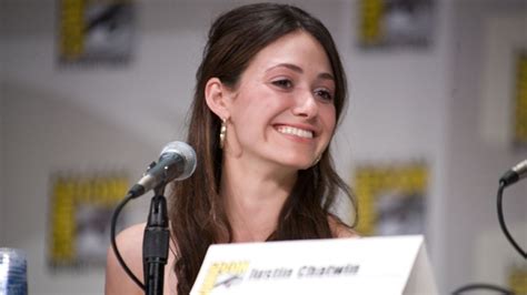comic con 2011 ‘shameless star emmy rossum so tired of nude scene questions hollywood reporter