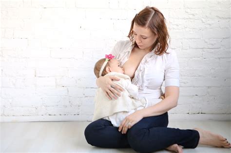 15 Thoughts Every Breastfeeding Mother Has Sheknows