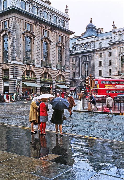 color photographs  street scenes  london   vintage everyday