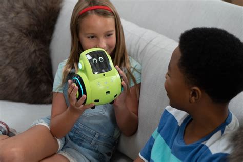 ai kids robot helps  child learn  conversation