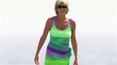 Princess Diana S Summer Style In 6 Timeless Swimsuits Vogue France