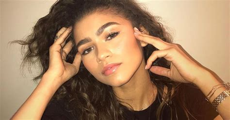 Zendaya Posts Flawless Skin Selfie To Instagram Teen Vogue