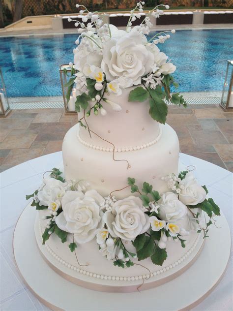wedding cake with edible sugar flowers special cake sugar flowers