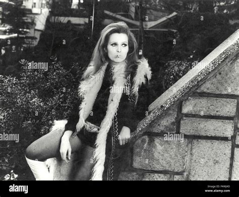 Woman Boots 1970s Fotos Und Bildmaterial In Hoher Auflösung Alamy