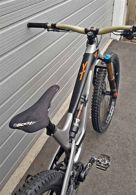 yt capra  cf pro race nickbs bike check vital mtb