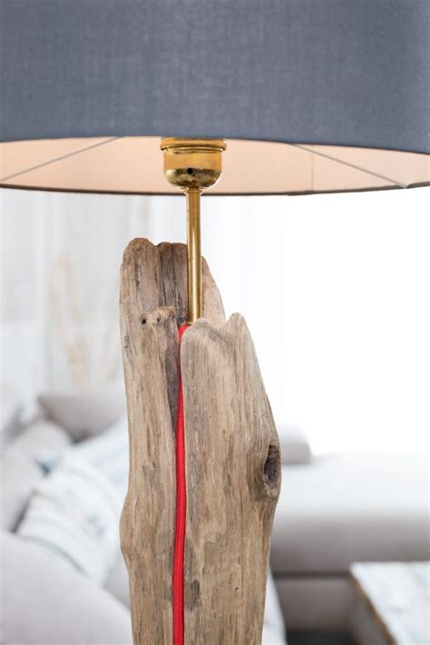 lampadaire tronc bois flotte design en image