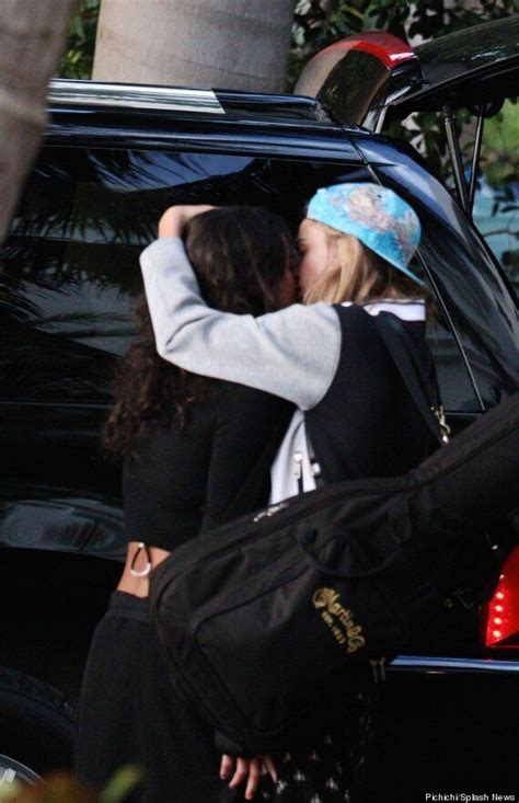 cara delevingne and girlfriend michelle rodriguez look loved up again