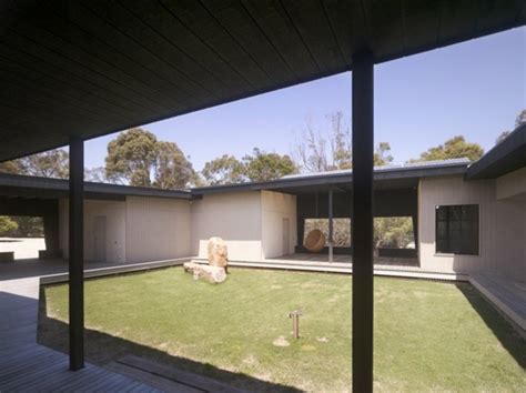 intriguing minimalist courtyard house design  opat architects