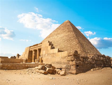 osem najvaecsich pyramid sveta budete prekvapeni kde vsade stoja dromedarsk