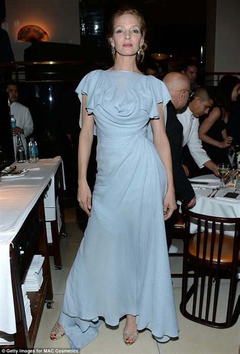 uma thurman and lookalike daughter maya both don blue gowns at mac cosmetics dinner daily mail