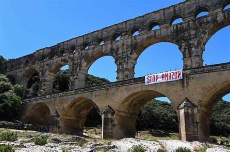 Locals Fight Back At Highest Roman Aqueduct Pont Du Gard