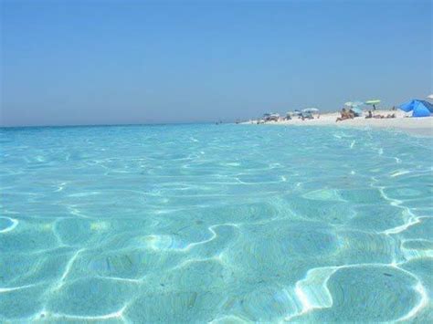 beachs  tunisia   unkown  tourist