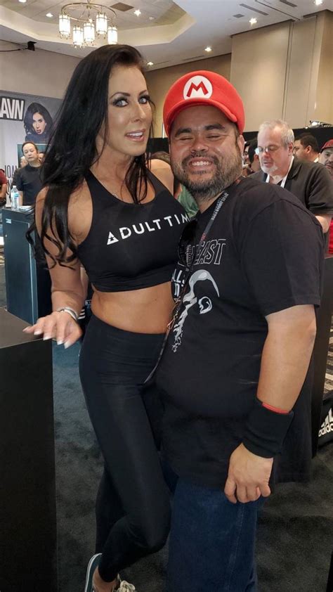 38 Hot Photos From Avn Adult Entertainment Expo 2020