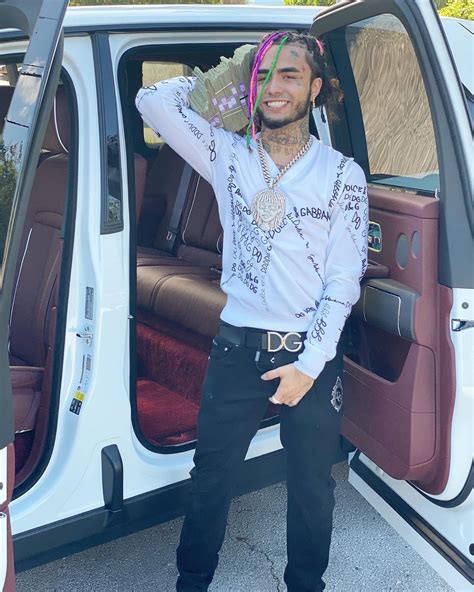 rapper lil pump shows     rolls royce truck   stunning