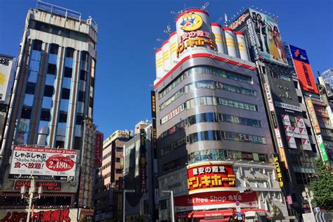 shinjuku iconic entertainment district  tokyo japan kulture kween