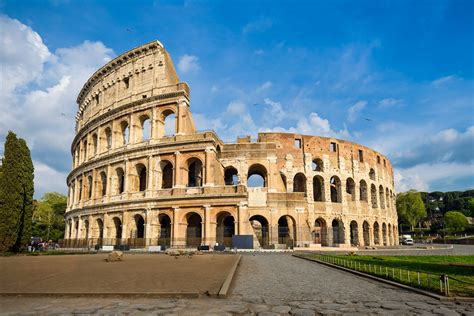 El Coliseo Romano El Icono De Estilo De Dibujos Animados Imagen Vector