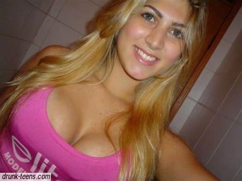 cleavage amateur in action