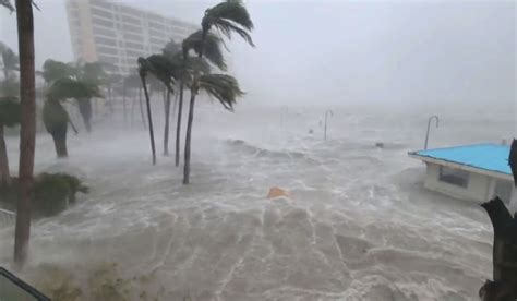 hurricane ian  show massive flooding damage  homes  ian  landfall  florida