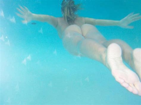 nude women underwater
