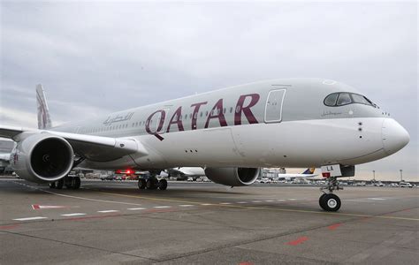 qatar airways lands  sfo  december