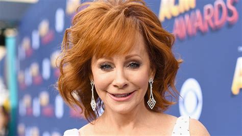 reba mcentire to star in music themed holiday movie for lifetime