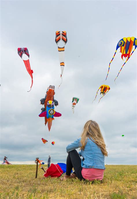 art  flying kites   windscape kite festival  lost girl