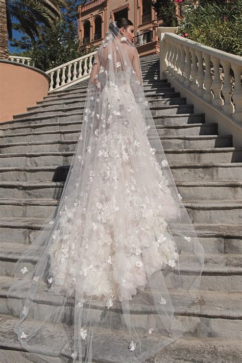 robe de mariée sirène de luxe fleurs 3d oksana mukha paris