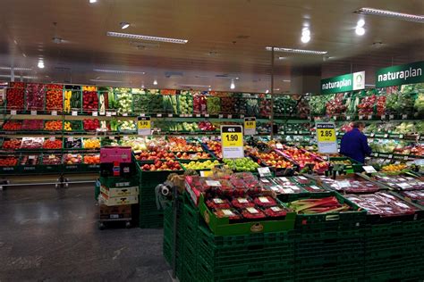 supermarkets      groceries  switzerland