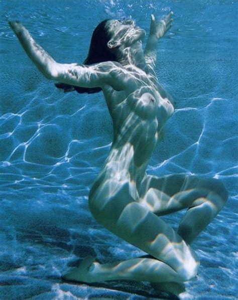 kumpulan foto cewek cewek cantik mandi telanjang