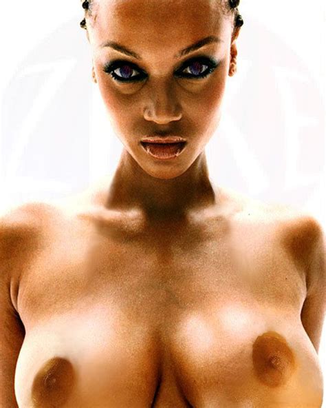 tyra banks showing her huge tits pichunter