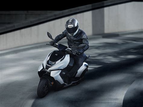 Cfmoto Zeeho Ae8 Futuristic Stylish And Powerful Electric Scooter In