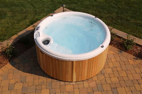 elektrische hottub jacuzzi bubbelbad buitendouche