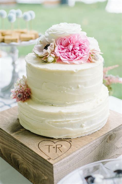 tier buttercream wedding cake