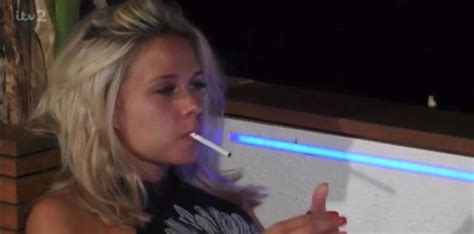 Experts Call For E Cigarettes To Replace Cigarettes On Love Island Vaped