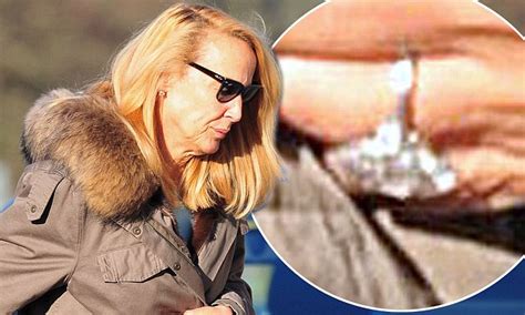 jerry hall shows off her diamond engagement ring from