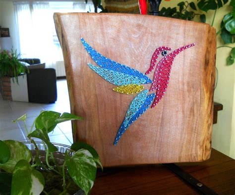 colibrí cuadro realizado en hilorama con hilo encerado madera de lenga