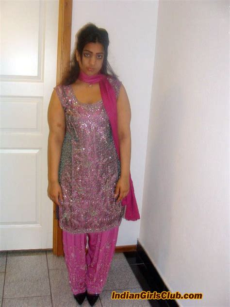 Cute Desi Babe Undressing Indian Girls Club