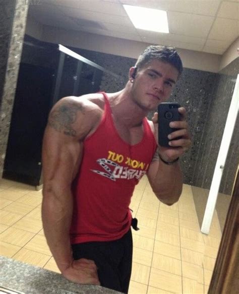 The 12 Worst Guys You Encounter In The Gym Locker Room