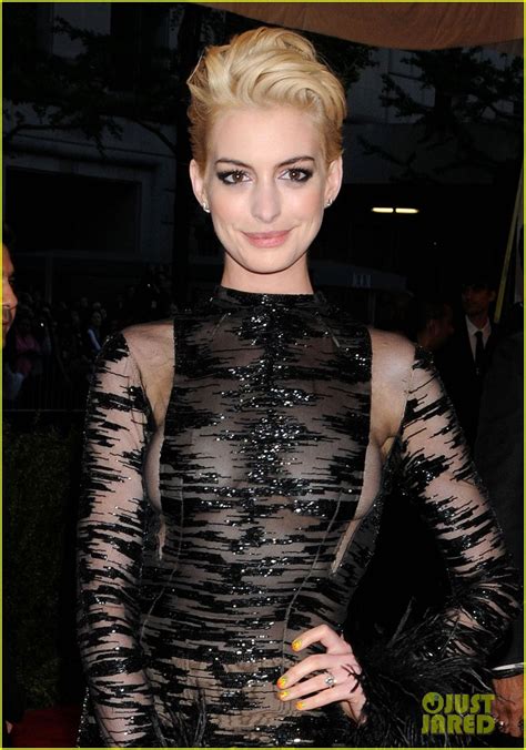 Anne Hathaway Bleach Blonde Hair At Met Ball 2013 Photo 2865206