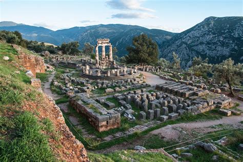 delphi antiquitys center   earth explore greece