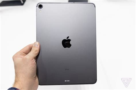ipad pro hands   apples   screen tablet  verge