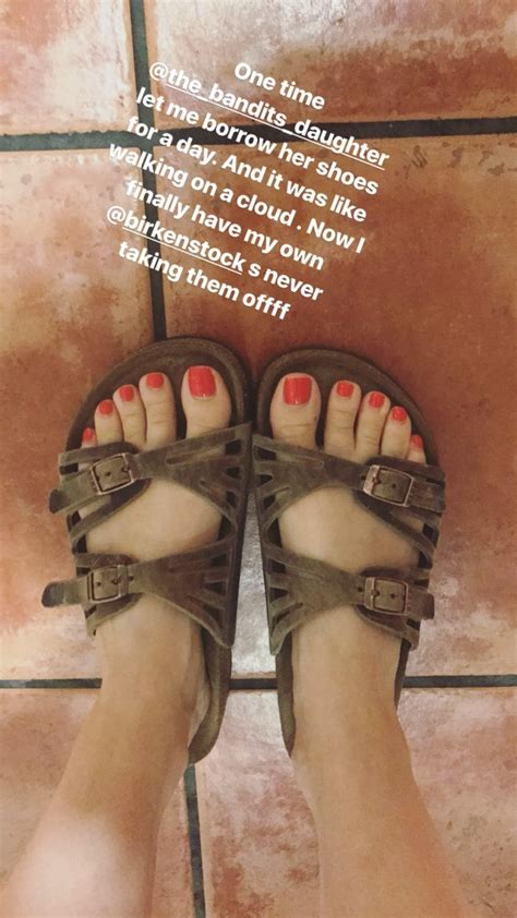 beth behrs s feet