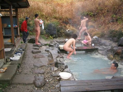 【混浴】男女で裸のお付き合いをして楽しそうな混浴エロ画像