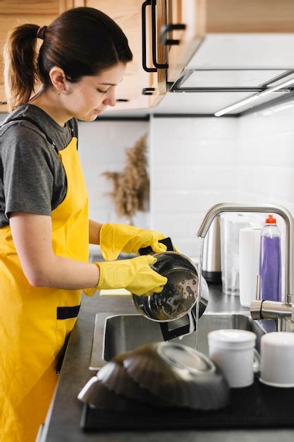 Premium Photo Medium Shot Woman Washing Dishes