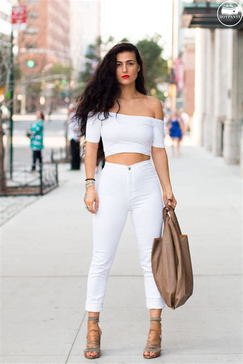 do the hotpants dana suchow all white outfit high waisted jeans curvy girl crop top midriff img