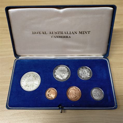 australia  royal australian mint proof year coin set light blue ca