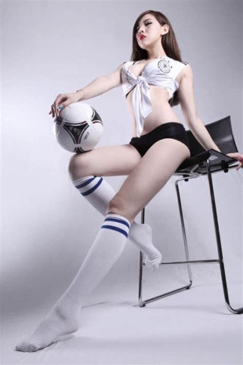 Chinese Models Celebrating Euro 2012 19 Pics